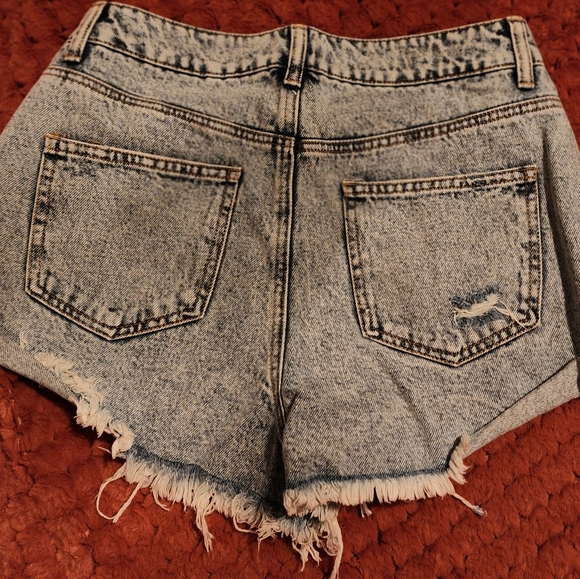 Shorts - Picture 2 of 3